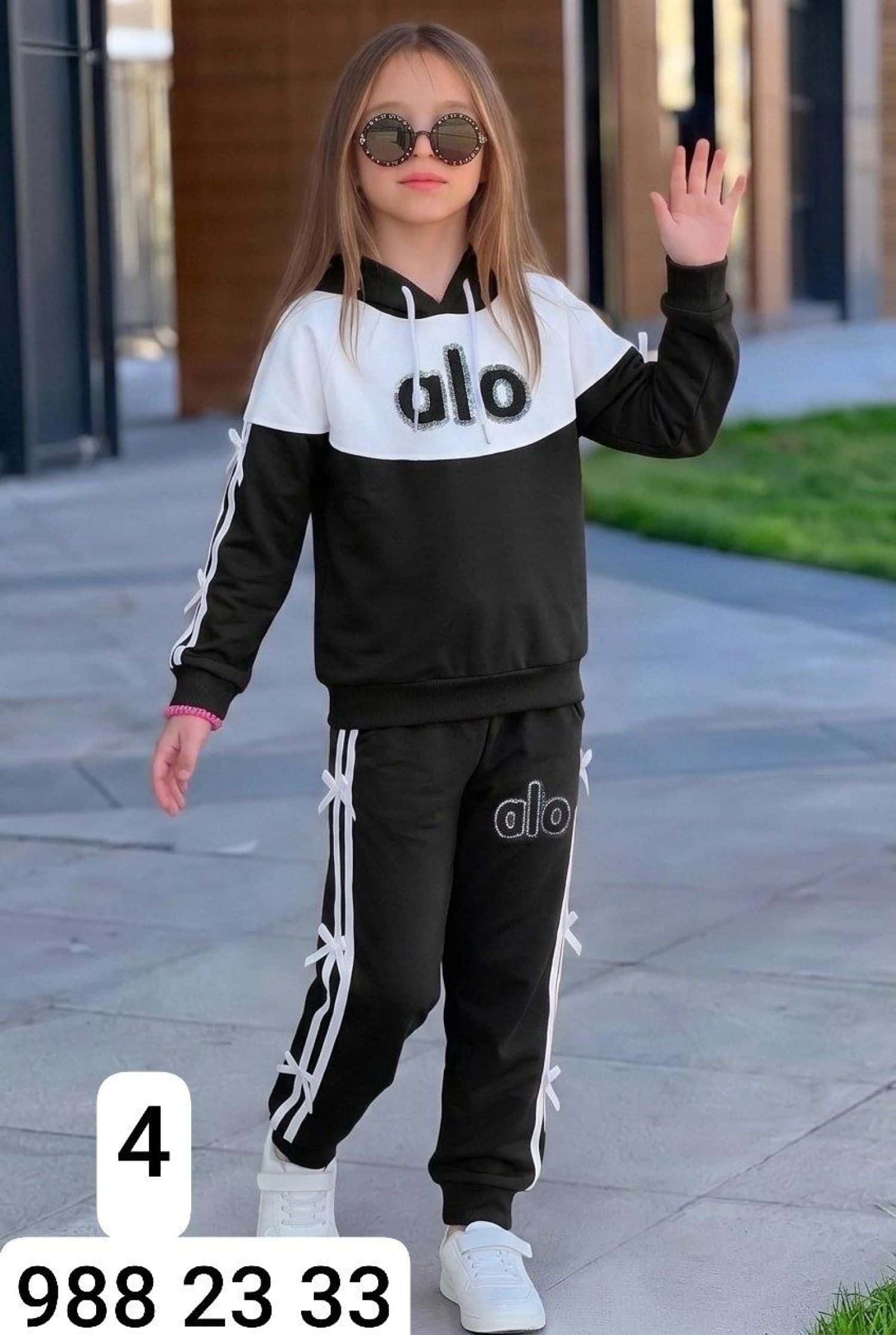 أسود
