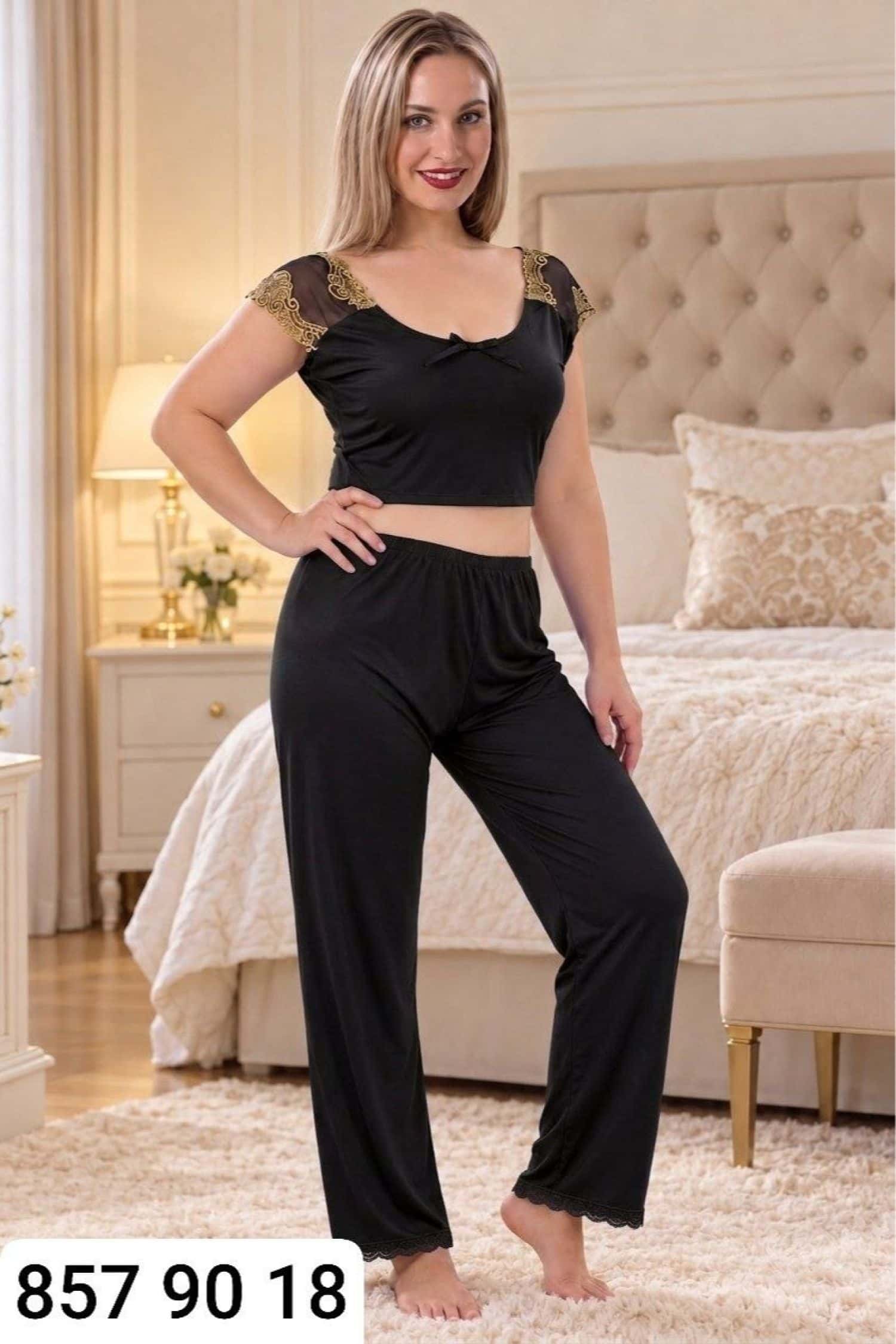 أسود